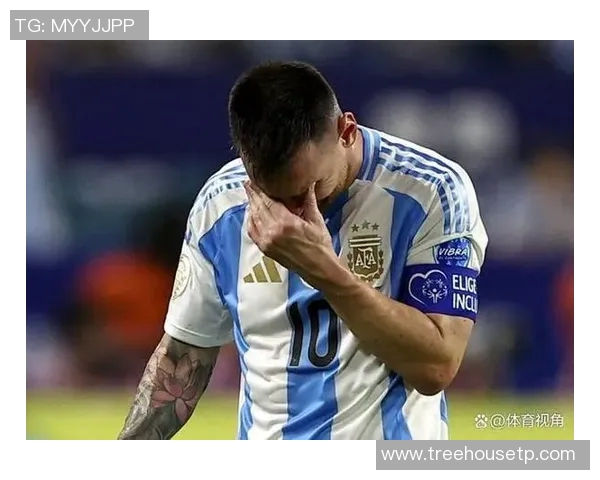 足球明星因球迷感动泪洒赛场展现真情瞬间引发共鸣 足球明星因球迷感动泪洒赛场展现真情瞬间引发共鸣