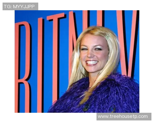 足球明星布兰妮的精彩人生与职业生涯全景介绍及精选图片展示 足球明星布兰妮的精彩人生与职业生涯全景介绍及精选图片展示